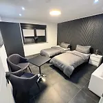 Modern Apartments, Nr 3, Nahe Schalke Arena, Zentral Zur Autobahn A42 Und A2, Ferienwohnung, Monteurwohnung アパート